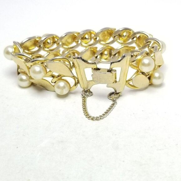 Vintage Gold Tone and Faux Pearl Panel Bracelet, Classic Design, Retro Estate - Picture 6 of 6